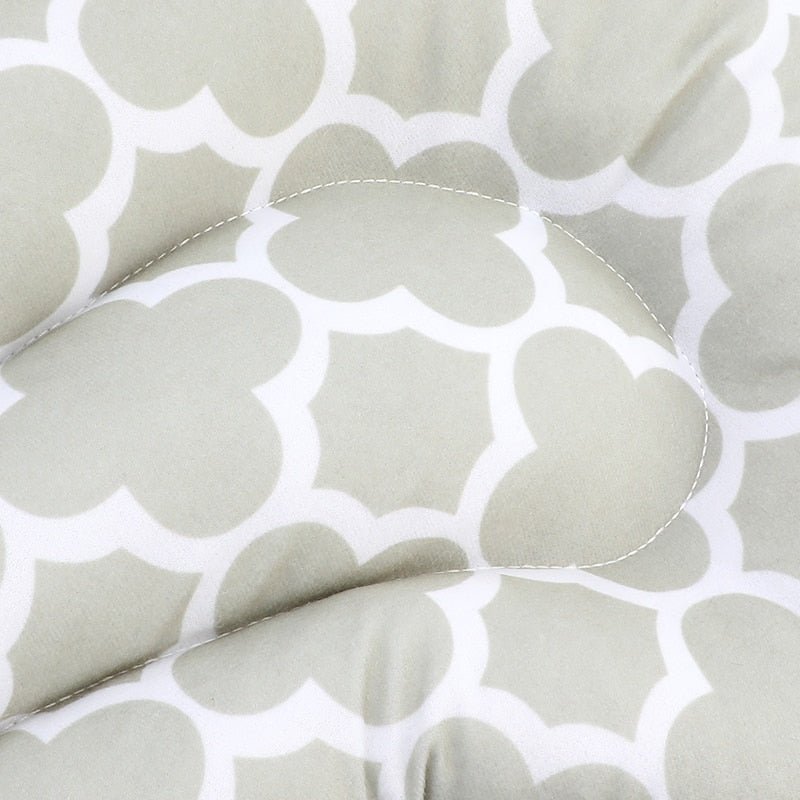 Zoom sur le tissu coton doux du coussin d'allaitement CoconConfort™